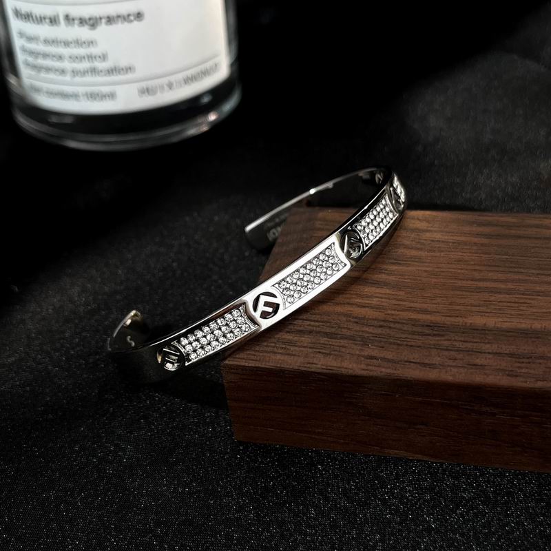 Fendi bracelet 10lyr7